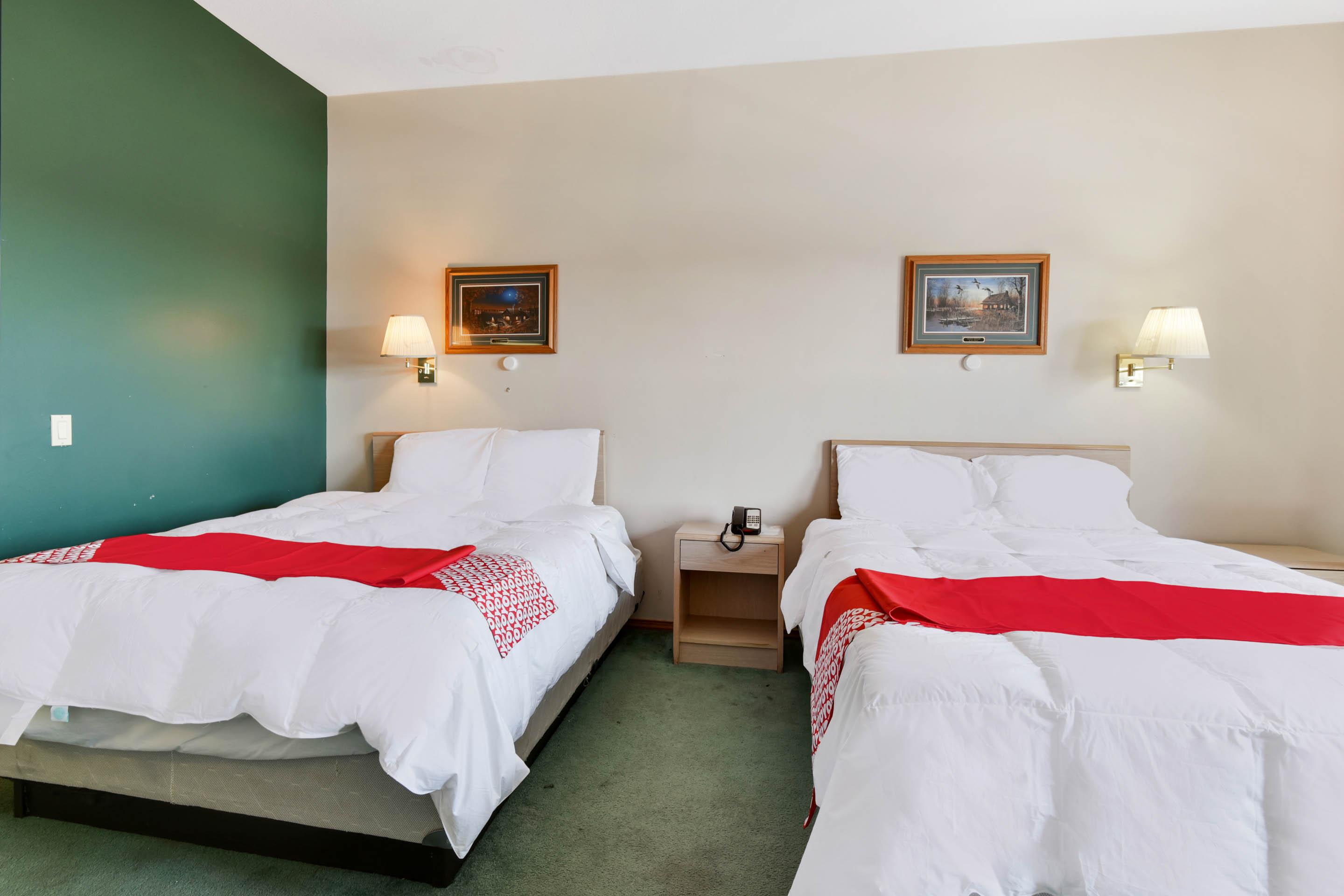 Casa Loma Inn & Suites By Oyo Davenport Ia Near I-80 Экстерьер фото