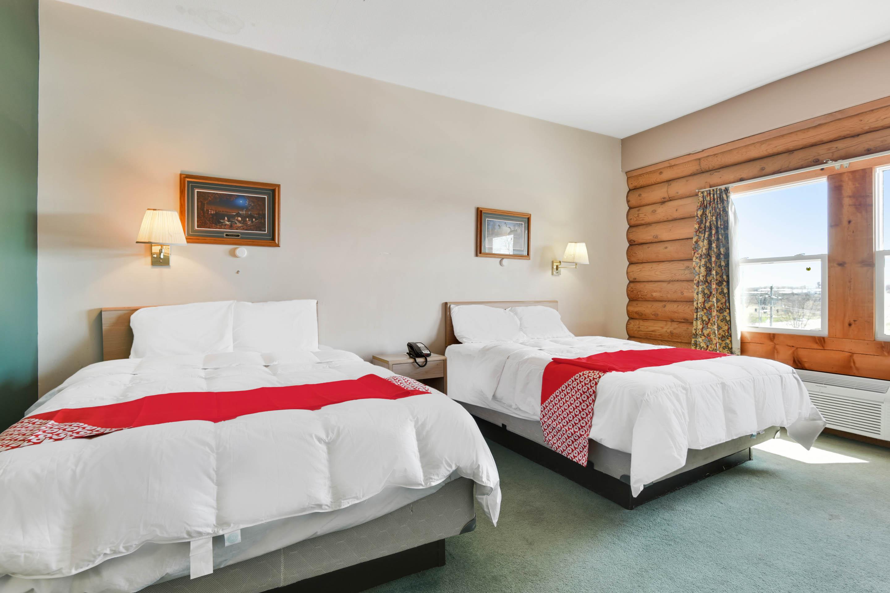 Casa Loma Inn & Suites By Oyo Davenport Ia Near I-80 Экстерьер фото