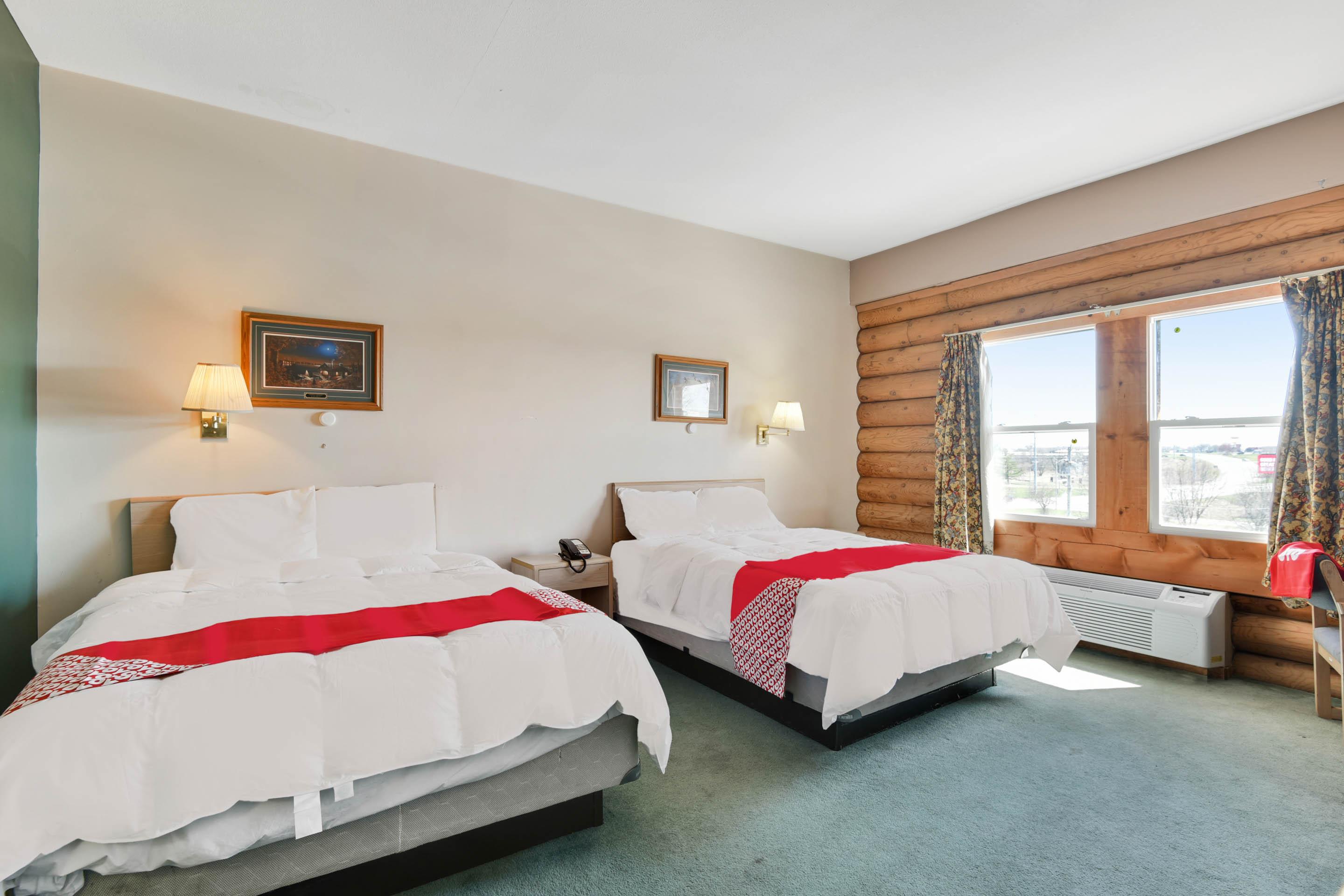 Casa Loma Inn & Suites By Oyo Davenport Ia Near I-80 Экстерьер фото