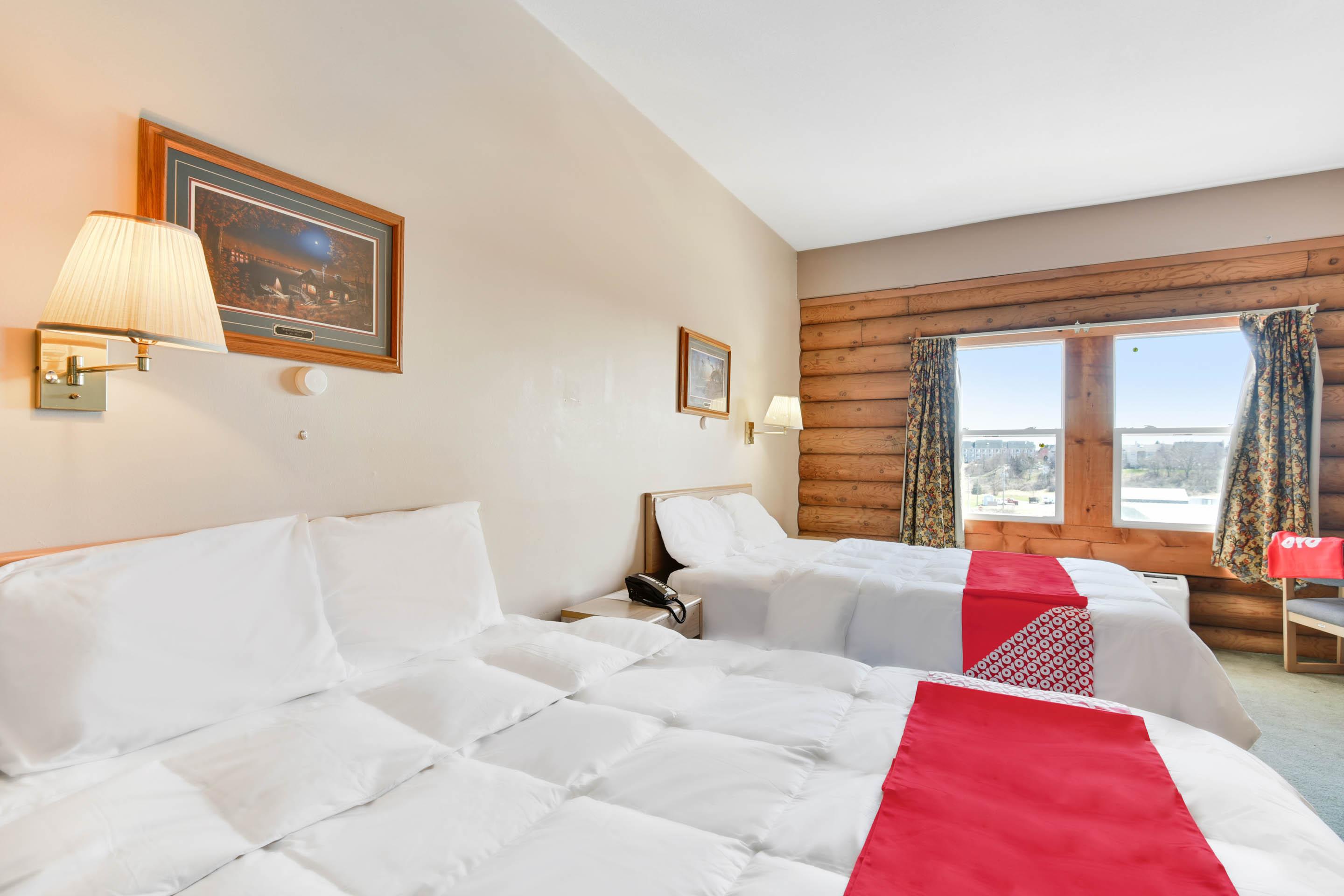Casa Loma Inn & Suites By Oyo Davenport Ia Near I-80 Экстерьер фото