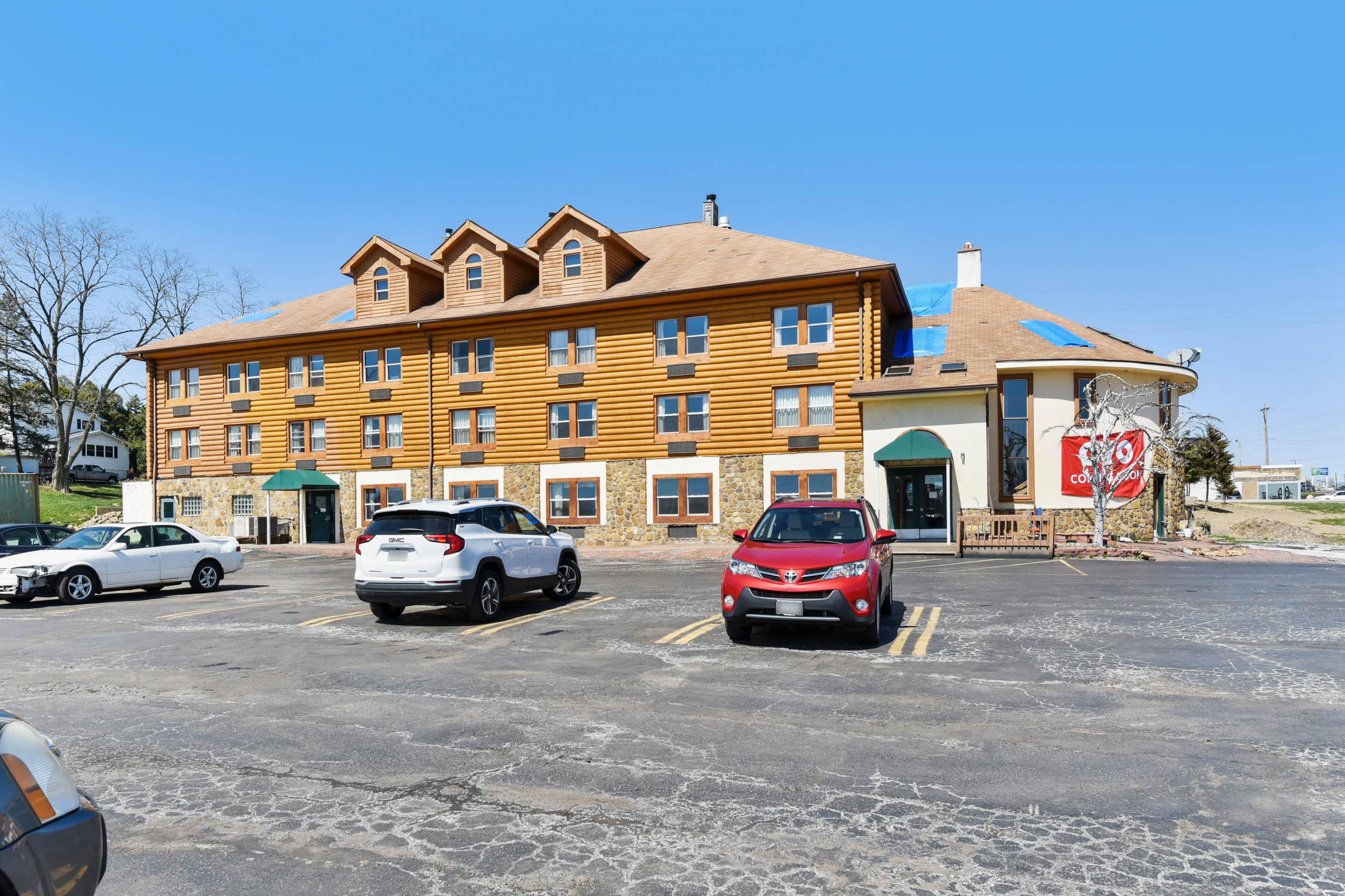 Casa Loma Inn & Suites By Oyo Davenport Ia Near I-80 Экстерьер фото