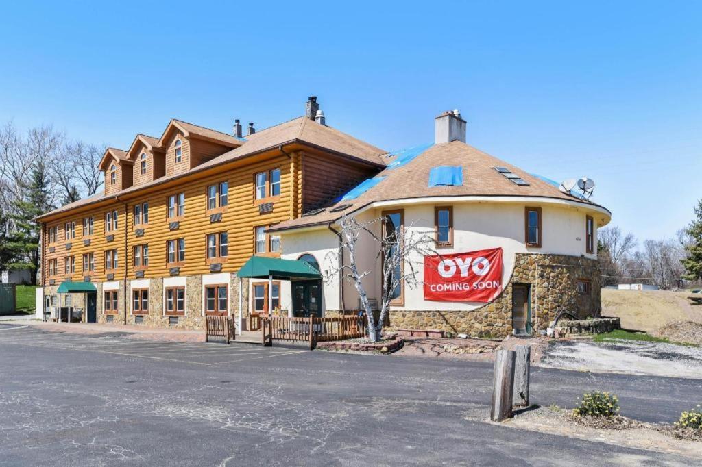 Casa Loma Inn & Suites By Oyo Davenport Ia Near I-80 Экстерьер фото