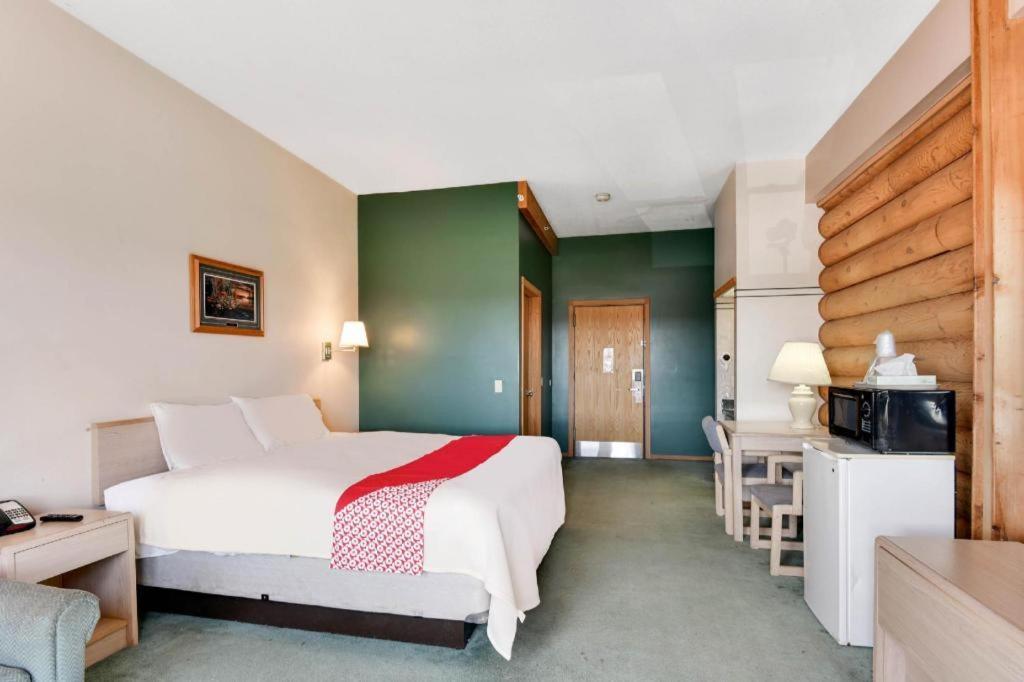 Casa Loma Inn & Suites By Oyo Davenport Ia Near I-80 Экстерьер фото