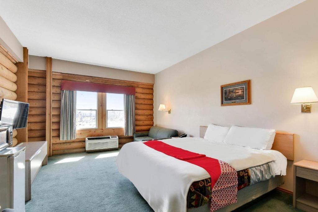 Casa Loma Inn & Suites By Oyo Davenport Ia Near I-80 Экстерьер фото