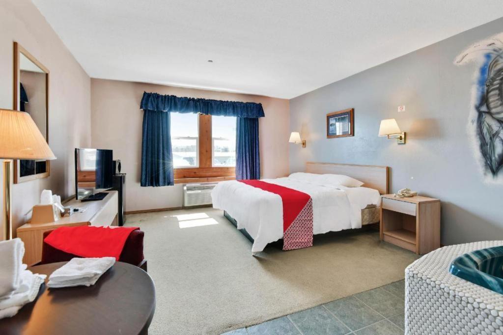 Casa Loma Inn & Suites By Oyo Davenport Ia Near I-80 Экстерьер фото
