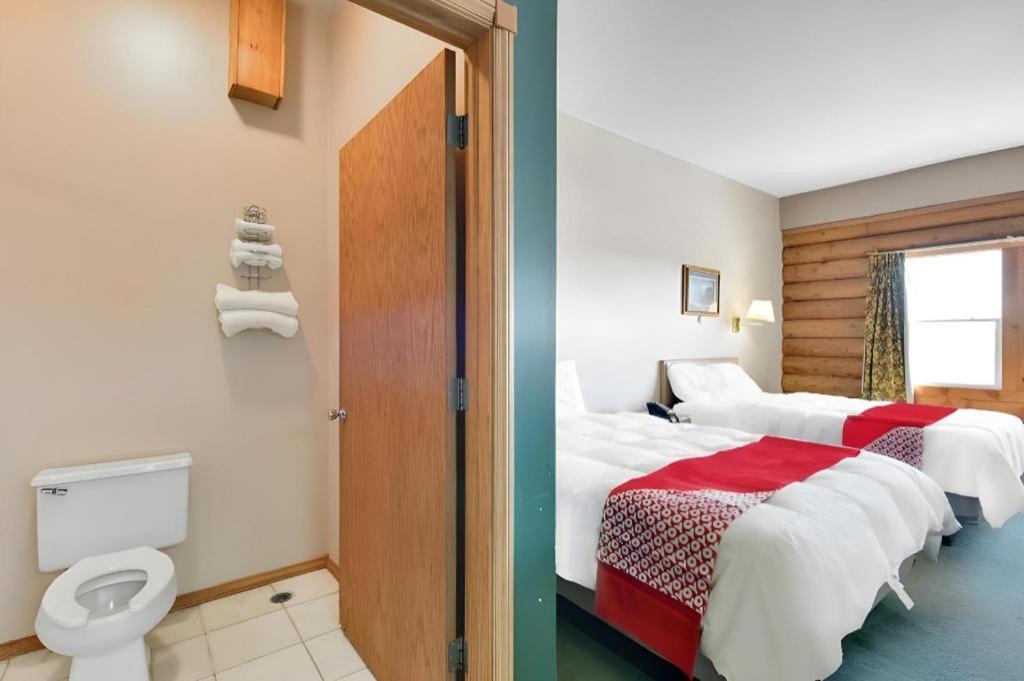 Casa Loma Inn & Suites By Oyo Davenport Ia Near I-80 Экстерьер фото