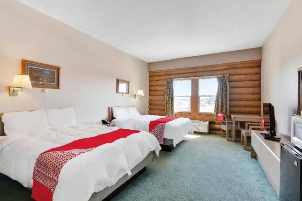 Casa Loma Inn & Suites By Oyo Davenport Ia Near I-80 Экстерьер фото