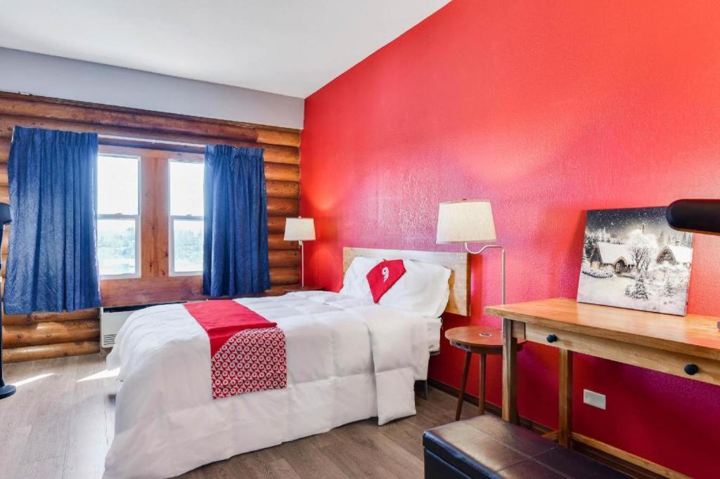 Casa Loma Inn & Suites By Oyo Davenport Ia Near I-80 Экстерьер фото